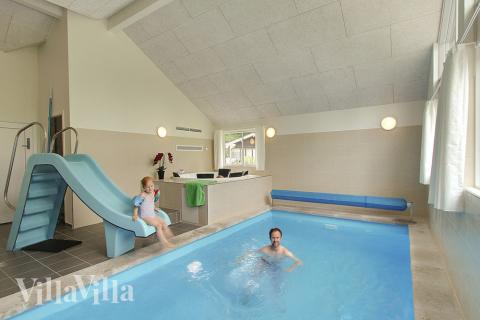 Im einladenden Poolbereich können Kinder und Erwachsene stundenlang baden und entspannen