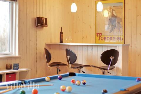 Der hauseigene Aktivitätenraum ist mit einer gemütlichen Bar inklusive Kühlschrank ausgestattet, so dass die warmgelaufenen Sportsleute nicht auf eine kühle Erfrischung verzichten müssen