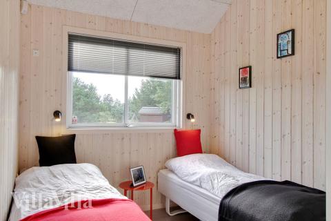 Die Schlafzimmer sind ansprechend eingerichtet und verfügen über Einzel- oder Doppelbetten und Schränke