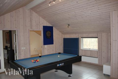 Hier können die aktiven Gäste stundenlang bei Tischtennis, Billard, Kicker oder Dart zusammen Spaß haben