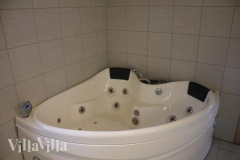 Das Luxusferienhaus Nr. 303 bietet u. a. einen tollen Whirlpool