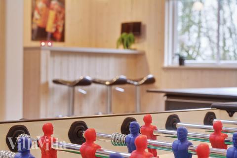 Der hauseigene Aktivitätenraum ist mit einer gemütlichen Bar inklusive Kühlschrank ausgestattet, so dass die warmgelaufenen Sportsleute nicht auf eine kühle Erfrischung verzichten müssen