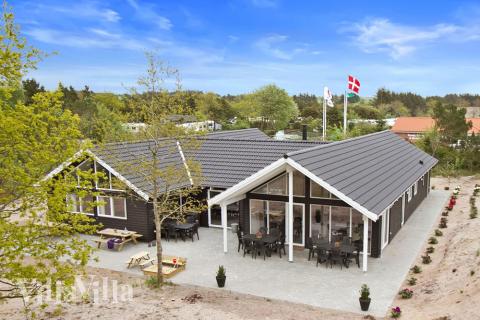 Dieses prachtvolle Luxusferienhaus befindet sich nahe des Ferienortes Henne, der für seinen fantastischen Sandstrand und spannenden Läden bekannt ist