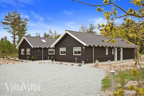 Dieses schicke Poolhaus Nr. 313 liegt in Westjütland und bietet Platz für 18 Personen.