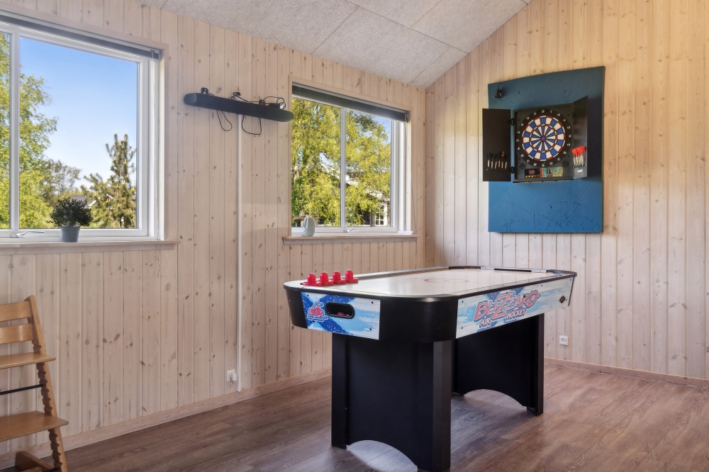Das Luxusferienhaus 314 für 20 Personen hat einen großen Aktivitätsraum mit u. a. Billard und Darts