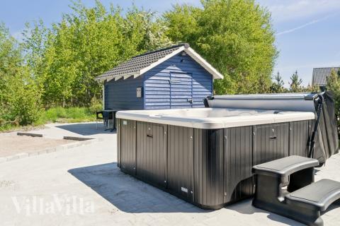 Genießen Sie den warmen Whirlpool im Luxusferienhaus Nr. 314 in Lolland/Falster/Mön