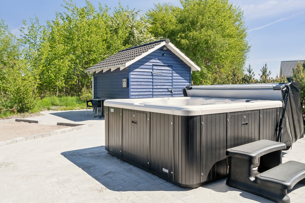 Genießen Sie den warmen Whirlpool im Luxusferienhaus Nr. 314 in Lolland/Falster/Mön