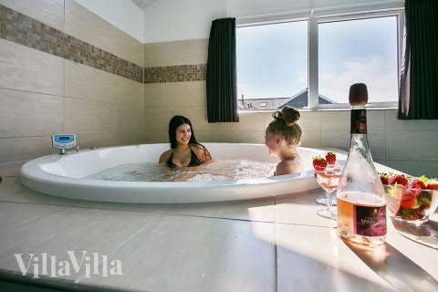 Machen Sie eine Pause und genießen Sie einen ruhigen Moment in den Whirlpool