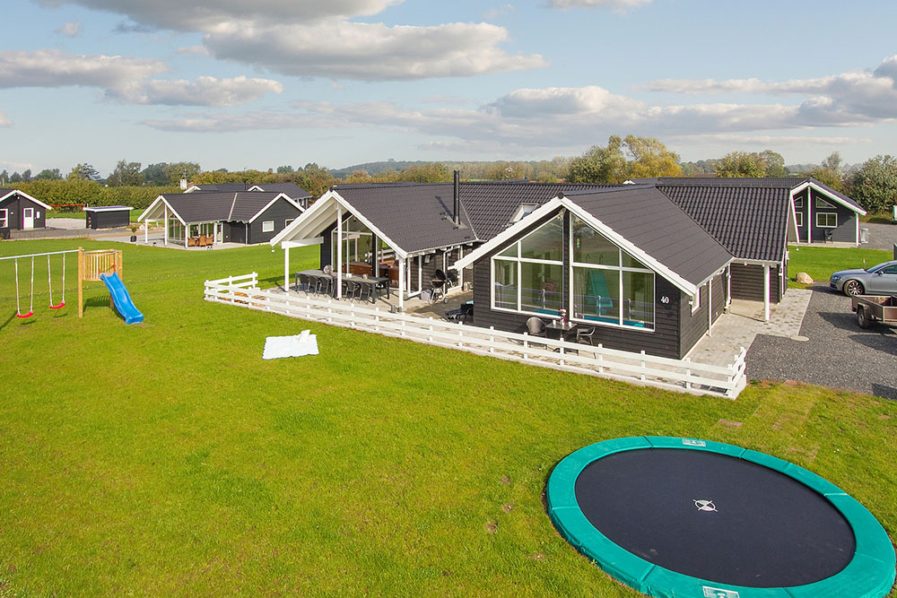 Dieses tolle Luxusferienhaus in der Nähe von Skåstrup Strand und Bogense ist mit schicken Möbeln ausgestattet und besticht mit schönen architektonischen Details