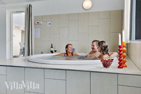 Genießen Sie das volle Gefühl von Wohlbefinden in dem Whirlpool 