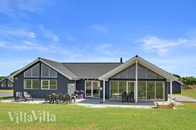 Fantastisch Luxusferienhaus mit Pool und Aktivitätsraum. Hier bekommen Sie ein ganz besonders Ferienerlebnis auf Nordfünen.