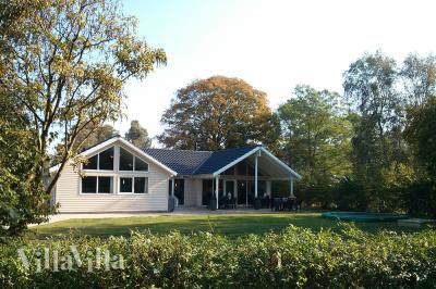 Barrierefreies Luxusferienhaus auf Seeland mit Pool und vielen anderen Aktivitäten wie Billard und Dart.