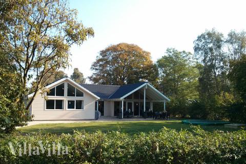 Barrierefreies Luxusferienhaus auf Seeland mit Pool und vielen anderen Aktivitäten wie Billard und Dart.