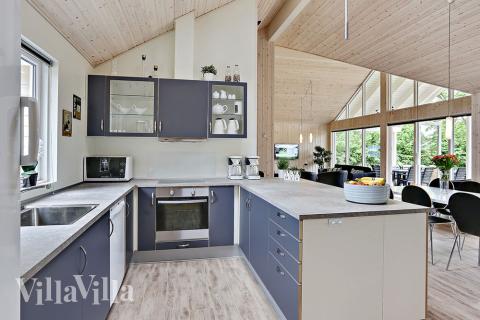 Die Küche in dem Luxusferienhaus Nr. 321 ist so gut ausgestattet, dass man problemlos Mahlzeiten für 16 Personen zubereiten kann.