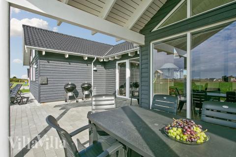 Das Luxusferienhaus Nr. 322 hat eine tolle Terrasse, die mit hochwertigen Gartenmöbeln für 18 Personen ausgestattet ist.