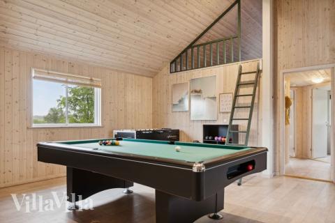 Das Luxusferienhaus 323 für 16 Personen hat einen großen Aktivitätsraum mit u. a. Billard und Darts