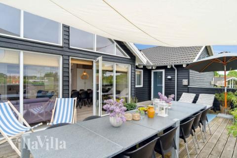 Genießen Sie einen Grillabend auf der Terrasse des Luxusferienhauses Nr. 323 in Nordseeland