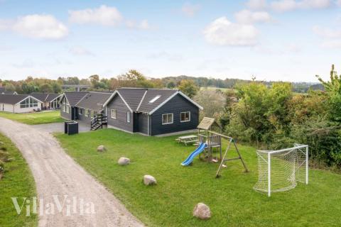Dieses schöne Poolhaus Nr. 323 mit Platz für 16 Personen liegt in Nordseeland