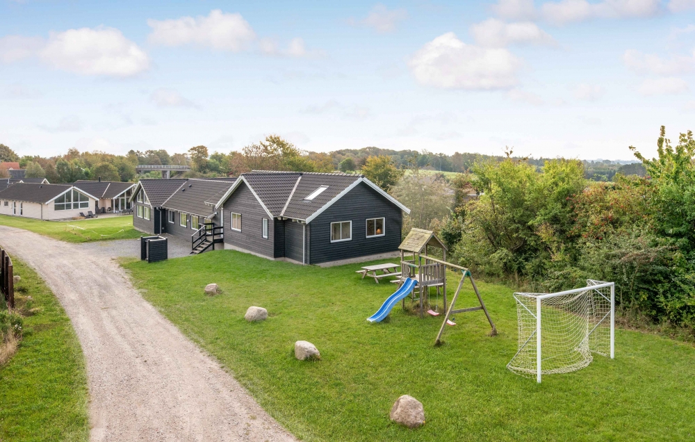 Dieses schöne Poolhaus Nr. 323 mit Platz für 16 Personen liegt in Nordseeland