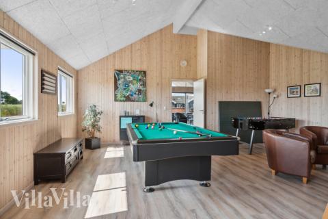 Neben den vielen schönen Stunden, die man im Poolbereich des Hauses verbringen kann, bietet das Luxusferienhaus 324 auch Spielevergnügen bei Billard/Tischtennis und Darts