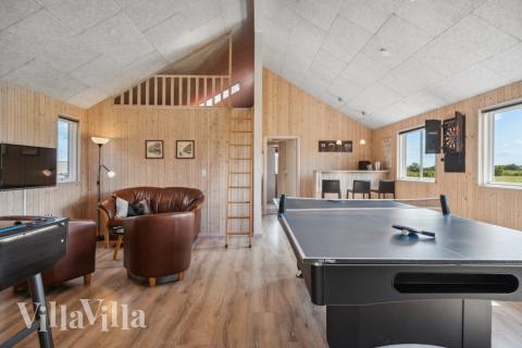 Das Luxusferienhaus 324 für 18 Personen hat einen großen Aktivitätsraum mit u. a. Billard und Darts