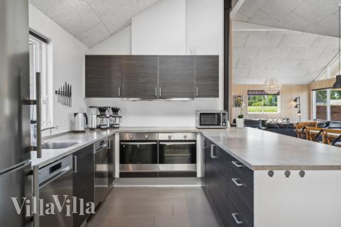 Die Küche in dem Luxusferienhaus Nr. 324 ist so gut ausgestattet, dass man problemlos Mahlzeiten für 18 Personen zubereiten kann.