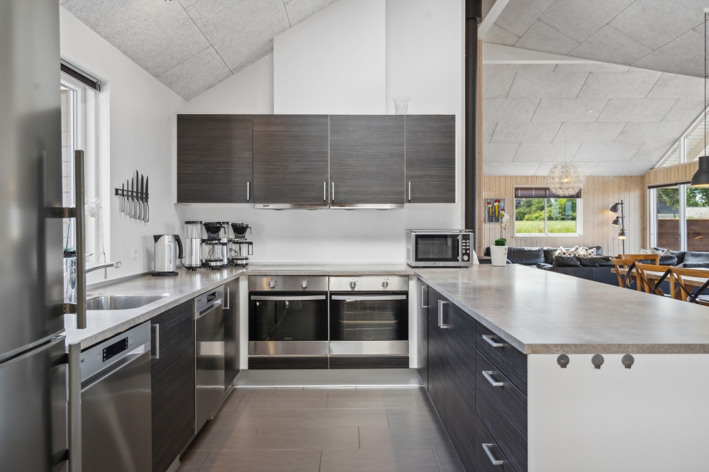 Die Küche in dem Luxusferienhaus Nr. 324 ist so gut ausgestattet, dass man problemlos Mahlzeiten für 18 Personen zubereiten kann.