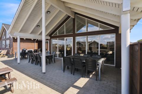 Das Luxusferienhaus Nr. 324 hat eine tolle Terrasse, die mit hochwertigen Gartenmöbeln für 18 Personen ausgestattet ist.