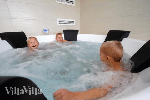 Genießen Sie den warmen Whirlpool im Luxusferienhaus Nr. 327 in Fünen und seine Inseln