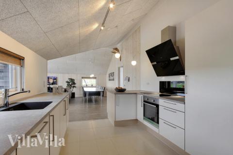 Die Küche in dem Luxusferienhaus Nr. 327 ist so gut ausgestattet, dass man problemlos Mahlzeiten für 14 Personen zubereiten kann.