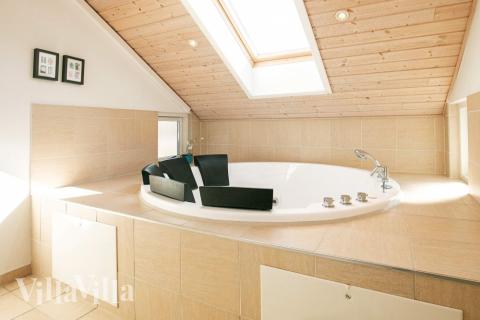 Genießen Sie den warmen Whirlpool im Luxusferienhaus Nr. 326 in Nordjütland