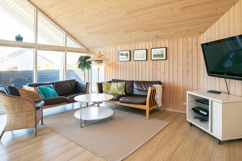 Die Couchecke im Luxusferienhaus Nr. 326 in Nordjütland.