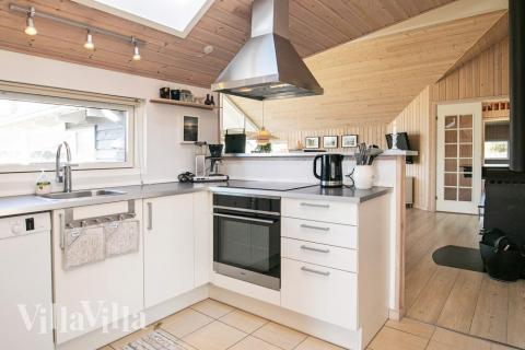 Die Küche in dem Luxusferienhaus Nr. 326 ist so gut ausgestattet, dass man problemlos Mahlzeiten für 12 Personen zubereiten kann.