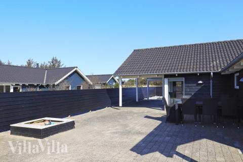 Genießen Sie einen Grillabend auf der Terrasse des Luxusferienhauses Nr. 326 in Nordjütland