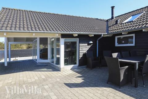 Das Luxusferienhaus Nr. 326 hat eine tolle Terrasse, die mit hochwertigen Gartenmöbeln für 12 Personen ausgestattet ist.