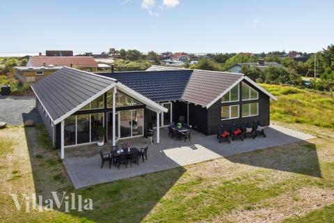 Dieses schöne Poolhaus Nr. 328 mit Platz für 18 Personen liegt in Westjütland