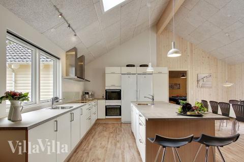 Die Küche in dem Luxusferienhaus Nr. 330 ist so gut ausgestattet, dass man problemlos Mahlzeiten für 24 Personen zubereiten kann.