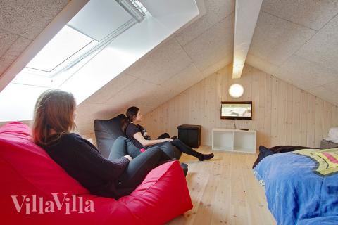 Einige der 16 Schlafgelegenheiten befinden sich im Luxusferienhaus Nr. 334 auf dem ausgebauten Dachboden