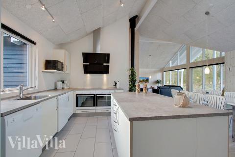 Die Küche in dem Luxusferienhaus Nr. 334 ist so gut ausgestattet, dass man problemlos Mahlzeiten für 16 Personen zubereiten kann.