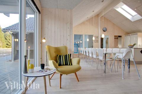 Aufenthaltsraum mit Platz für 16 im Luxusferienhaus Nr. 334.