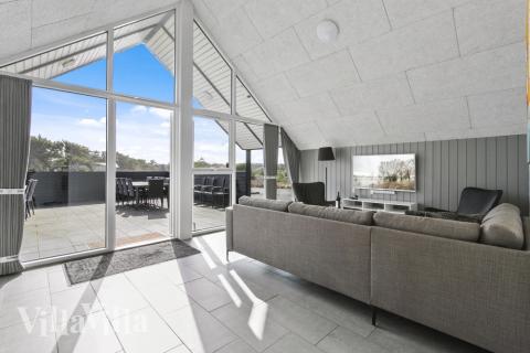 Die Couchecke im Luxusferienhaus Nr. 332 in Westjütland.