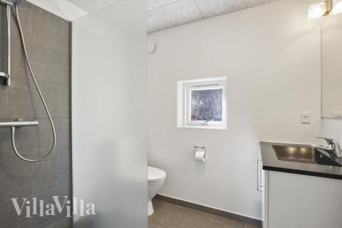 Eines der Badezimmer im Luxusferienhaus Nr. 332