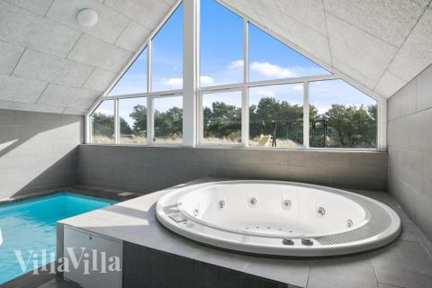 Genießen Sie den warmen Whirlpool im Luxusferienhaus Nr. 332 in Westjütland