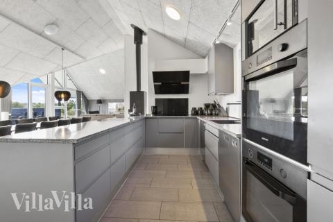 Die Küche in dem Luxusferienhaus Nr. 332 ist so gut ausgestattet, dass man problemlos Mahlzeiten für 20 Personen zubereiten kann.