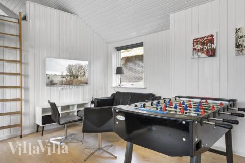 Das Luxusferienhaus 332 für 20 Personen hat einen großen Aktivitätsraum mit u. a. Billard und Darts