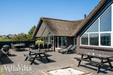 Das Luxusferienhaus Nr. 332 hat eine tolle Terrasse, die mit hochwertigen Gartenmöbeln für 20 Personen ausgestattet ist.