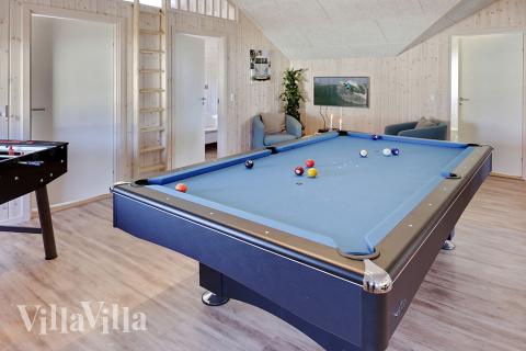 Neben den vielen schönen Stunden, die man im Poolbereich des Hauses verbringen kann, bietet das Luxusferienhaus 336 auch Spielevergnügen bei Billard/Tischtennis und Darts
