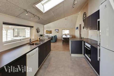 Die Küche in dem Luxusferienhaus Nr. 336 ist so gut ausgestattet, dass man problemlos Mahlzeiten für 14 Personen zubereiten kann.