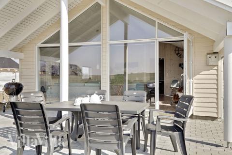 Genießen Sie einen Grillabend auf der Terrasse des Luxusferienhauses Nr. 336 in Fünen und seine Inseln