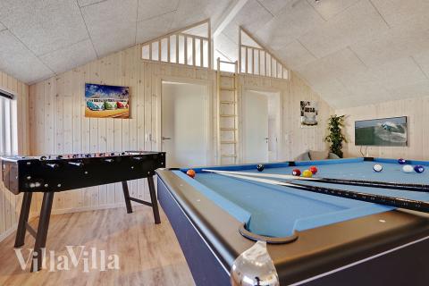 Aktivitätsraum im Luxusferienhaus Nr. 336 mit 5 Schlafzimmern und Platz für 14 Gäste.